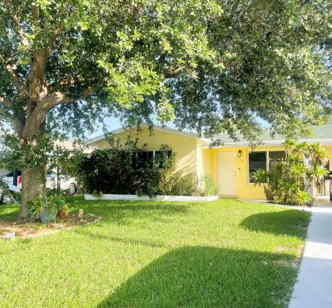 Lyndon Lanes, 910 Pine Tree Dr, Lantana, Florida 33462, image 1