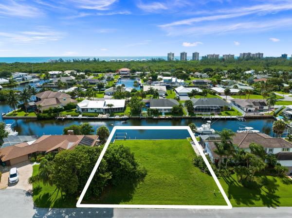 Queens Cove, 126 Queen Catherina Ct, Fort Pierce, Florida 34949, image 1