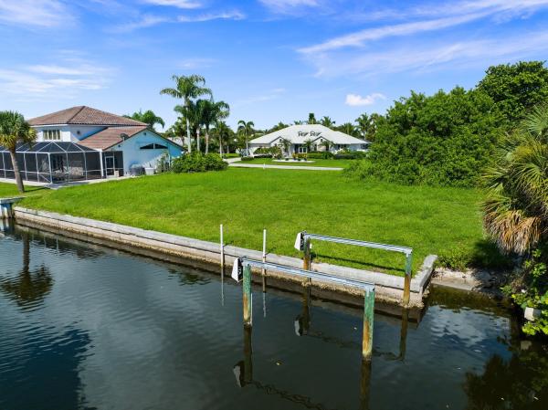 Queens Cove, 126 Queen Catherina Ct, Fort Pierce, Florida 34949, image 2