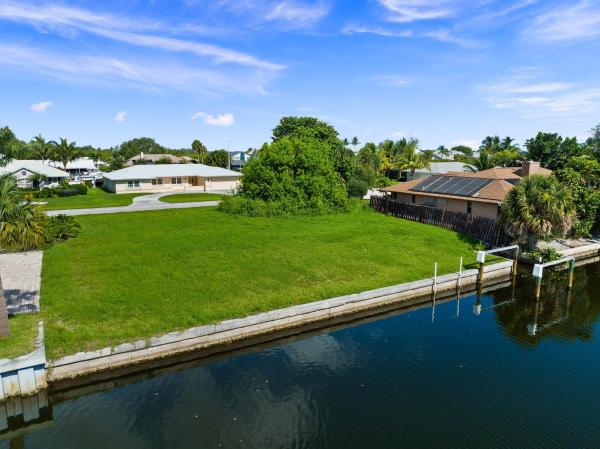 Queens Cove, 126 Queen Catherina Ct, Fort Pierce, Florida 34949, image 1