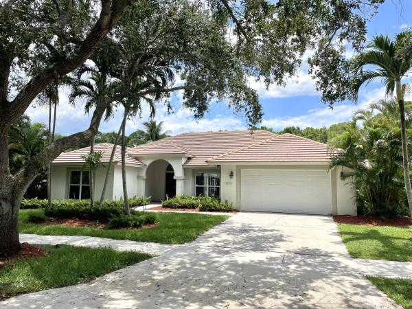 Southeast Landing Place, 9745 SE Landing Pl, Tequesta, Florida 33469, image 2