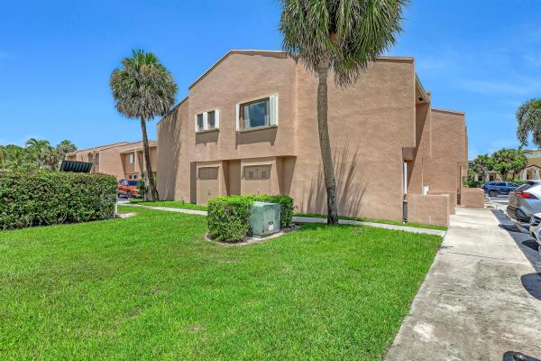 Royal Village Townhouses, 139 Sparrow Dr #2a, Royal Palm Beach, Florida 33411, image 1