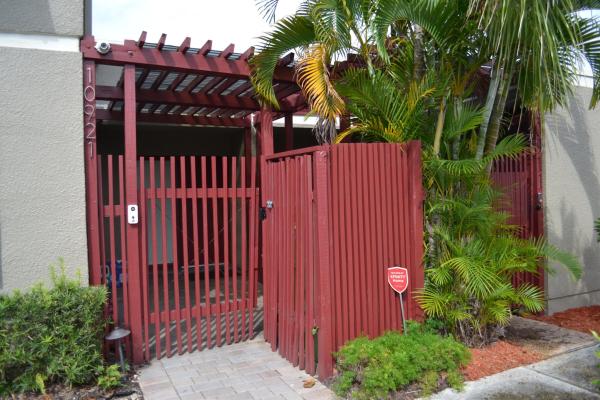 Villas West, 10921 Birchwood Pl, Pembroke Pines, Florida 33026, image 1