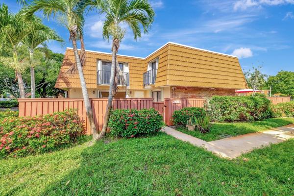 Waterford Courtyards At Crystal Lakes North, 2883 SW Waterford Pl, Deerfield Beach, Florida 33442, image 1