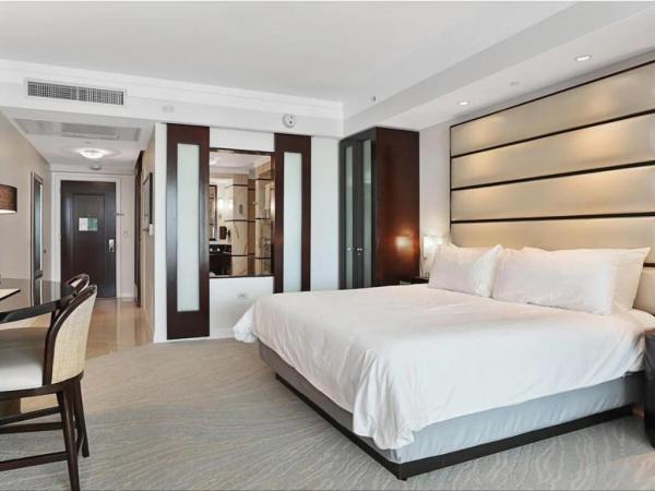 Sorrento Tower, 4391 Collins Ave #1905, Miami Beach, Florida 33140, image 2