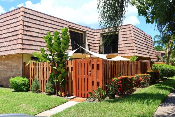 Springdale, 643 Springdale Cir, Palm Springs, Florida 33461, image 1