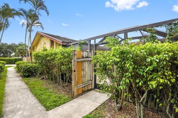 Greenview Shores 2 Of Wellington, 13644 Yarmouth Ct #D, Wellington, Florida 33414, image 3