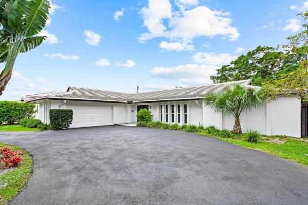 Tequesta Country Club, 229 Golfview Dr, Tequesta, Florida 33469, image 1