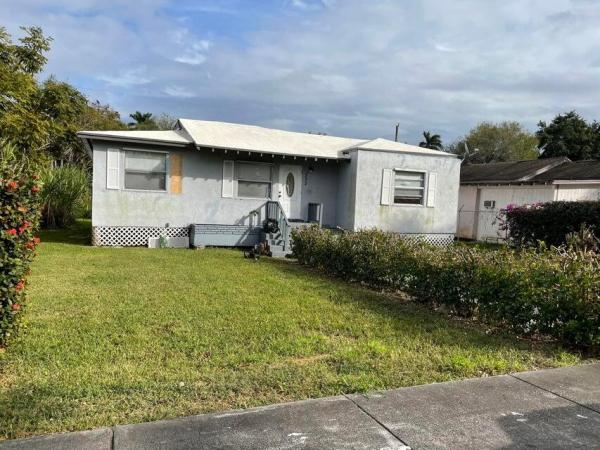Elliott Velva Gardens, 332 Banyan Ave, Pahokee, Florida 33476, image 1