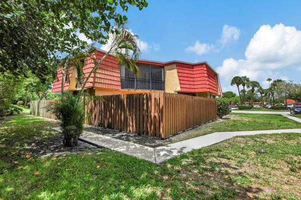 Banyan Lake, 22952 Oxford Pl #B, Boca Raton, Florida 33433, image 1
