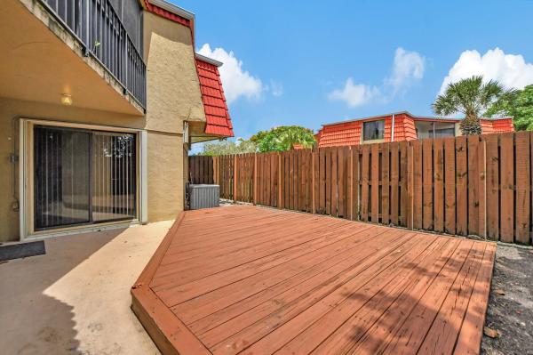 Banyan Lake, 22952 Oxford Pl #B, Boca Raton, Florida 33433, image 2