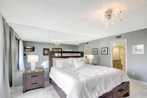 Versailles Court At The Fountains Country Club, 4770 Fountains Dr S #304, Lake Worth, Florida 33467, image 1