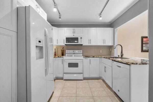 Lake Colony, 4252 Palm Bay Cir #D, West Palm Beach, Florida 33406, image 1