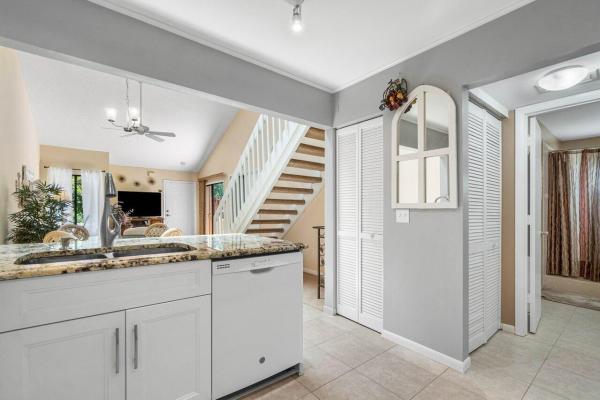 Lake Colony, 4252 Palm Bay Cir #D, West Palm Beach, Florida 33406, image 3