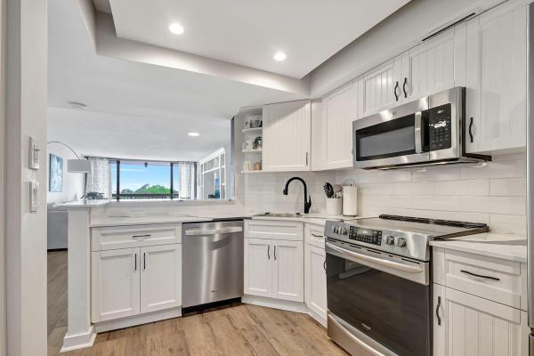 Jefferson Tower, 2425 Presidential Way #606, West Palm Beach, Florida 33401, image 1