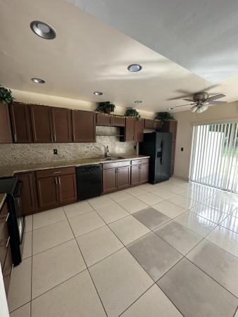 Park Place Townhomes, 5060 Elmhurst Rd #B, West Palm Beach, Florida 33417, image 1