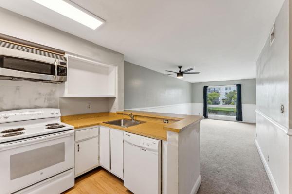 Gathering Place At Cypress Bend, 2106 S Cypress Bend Dr #207, Pompano Beach, Florida 33069, image 1