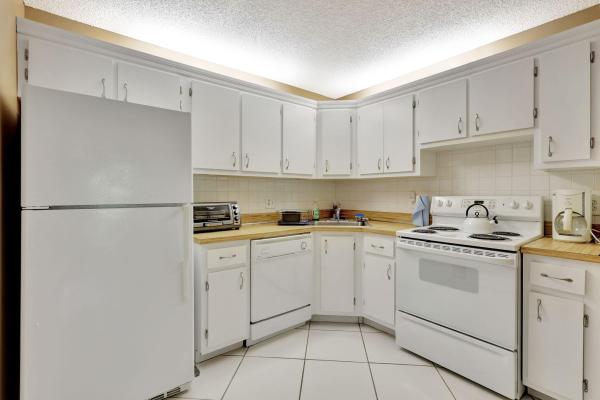 Pine Ridge 3, 323 Pine Ridge Cir #C-2, Greenacres, Florida 33463, image 3