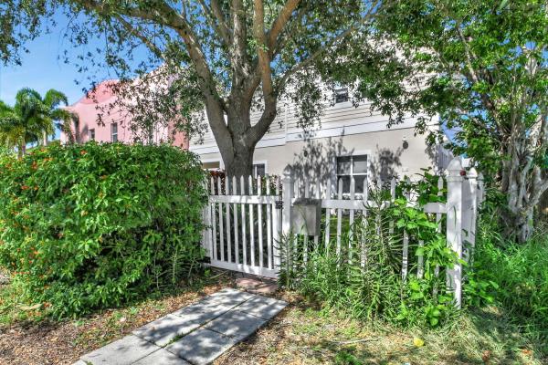 Pickford Place, 918 N Federal Hwy, Lake Worth Beach, Florida 33460, image 1