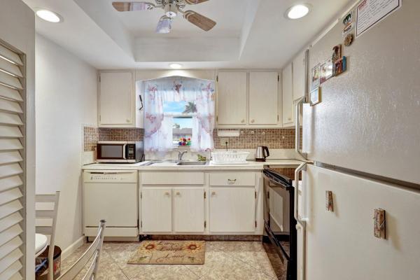 Ashley At Cresthaven Villas, 2898 Ashley Dr E #B, West Palm Beach, Florida 33415, image 2