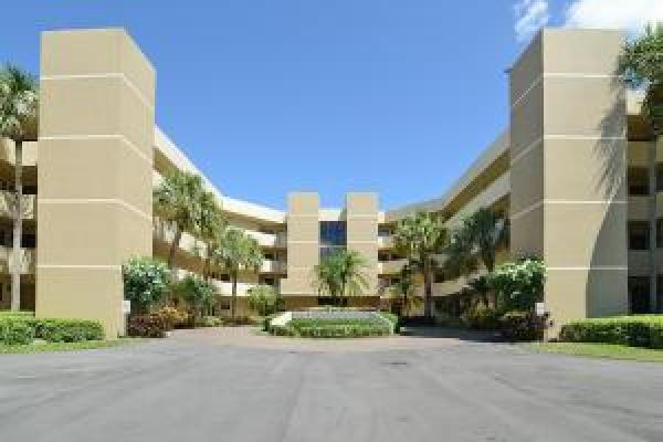 Camino Real Village, 5701 Camino Del Sol #104, Boca Raton, Florida 33433, image 1