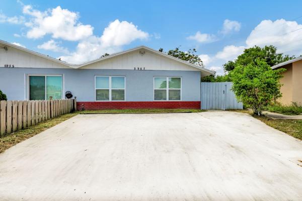Gramercy Park, 5957 Bahama Ct, West Palm Beach, Florida 33407, image 1
