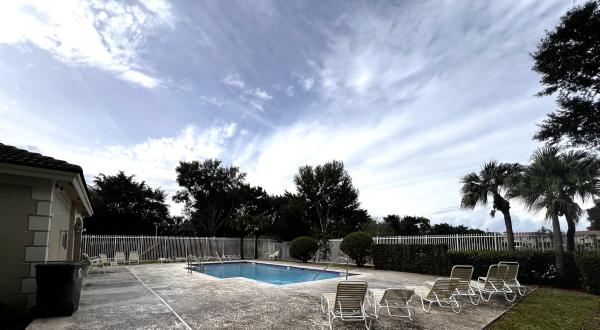 Summit Lake, 984 Summit Lake Dr, West Palm Beach, Florida 33406, image 3