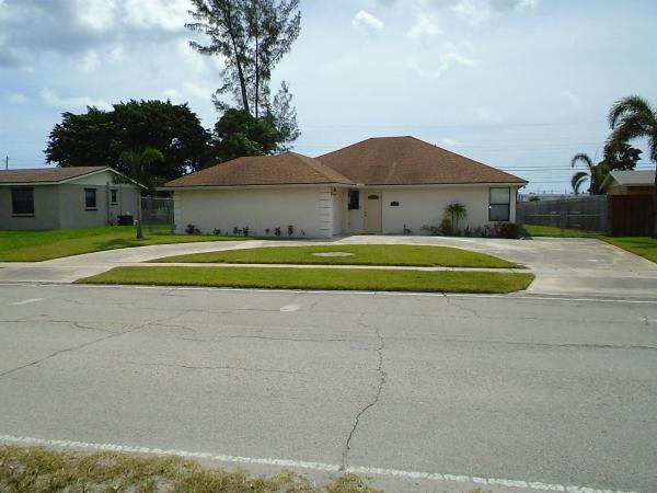 Park Manor, 2050 Avenue H Ave, Riviera Beach, Florida 33404, image 1
