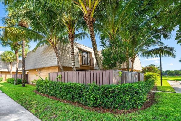 Village Of Sandalwood Lakes South, 6811 68th Way, West Palm Beach, Florida 33409, image 1