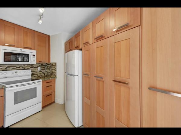 Banyan Lake, 22916 Oxford Pl #C, Boca Raton, Florida 33433, image 2