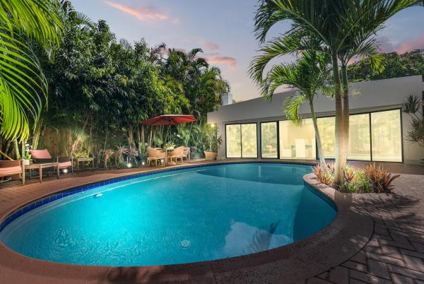 Country Club Village, 450 NW 14th Ave, Boca Raton, Florida 33486, image 1