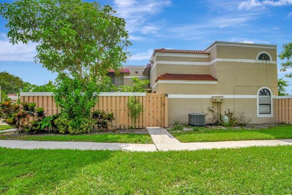 Chateau Wood, 3915 Village Dr #C, Delray Beach, Florida 33445, image 1