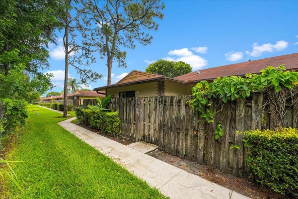 Westchester Townhouses, 4296 Woodstock Dr #C, West Palm Beach, Florida 33409, image 1