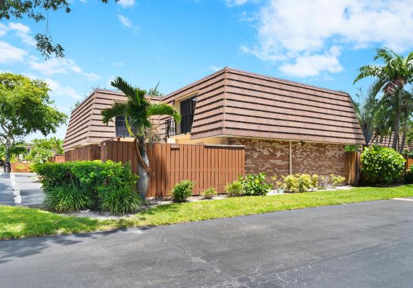 Lago Lucerne, 2435 Moreland Pl, Lake Worth Beach, Florida 33461, image 1