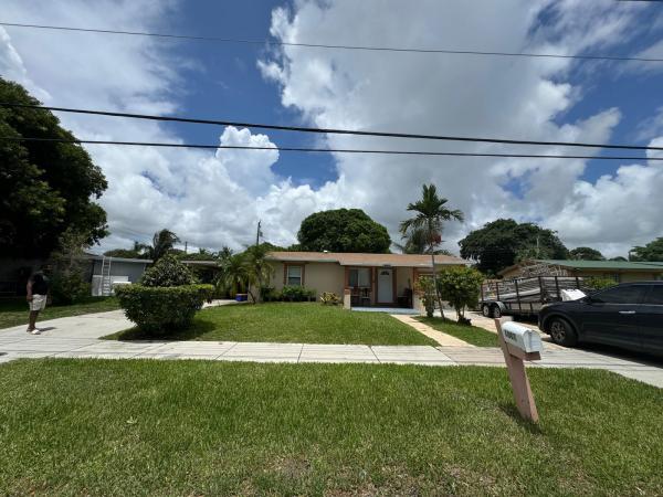 Rolling Green, 1607 NE 4th St, Boynton Beach, Florida 33435, image 1