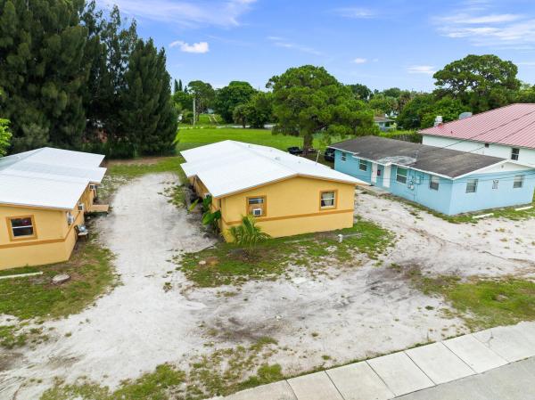 Sunny Acres, 1304 N 21st St, Fort Pierce, Florida 34950, image 1