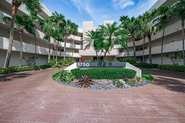 Camino Real Village, 5750 Camino Del Sol #106, Boca Raton, Florida 33433, image 1