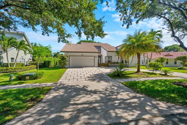 Colonnade At Glen Oaks, 2700 NW 41st St, Boca Raton, Florida 33434, image 1