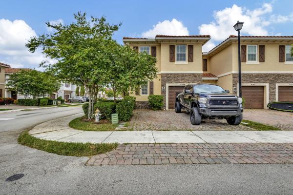 Charleston Commons, 4344 Brewster Ln, West Palm Beach, Florida 33417, image 1