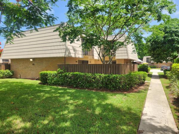 Village Of Sandalwood Lakes South, 5609 56th Way, West Palm Beach, Florida 33409, image 1