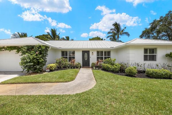 Tequesta Country Club, 19 Bunker Pl, Tequesta, Florida 33469, image 1