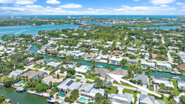 Rio Vista Of Island Shore, 925 Dolphin Dr, Jupiter, Florida 33458, image 1