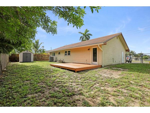 Floral Park Lantana, 2615 Hypoluxo Rd, Lake Worth, Florida 33462, image 1
