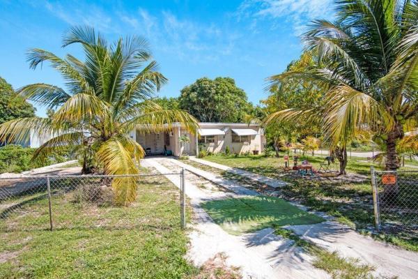 San Castle, 591 Oleander Rd, Lake Worth Beach, Florida 33462, image 1