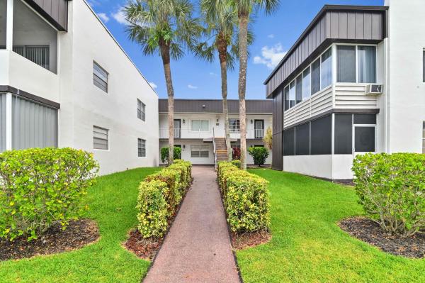 975 Normandy U, Delray Beach, Florida 33484, image 3