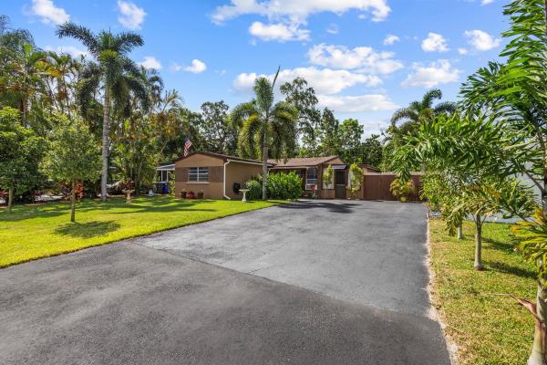 Palm Lane Villa, 6650 Douglas St, Hollywood, Florida 33024, image 1