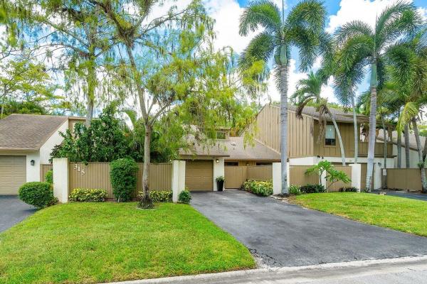 Hidden Pines Of Wellington, 305 Pine Shadow Way, Wellington, Florida 33414, image 2