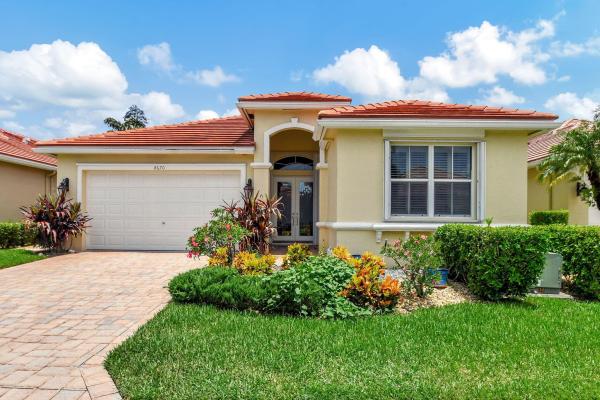 Huntington At Wycliffe, 4670 Hazleton Ln, Lake Worth Beach, Florida 33449, image 1