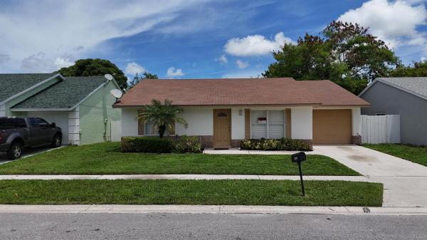 Lantana Homes, 5921 Ithaca Cir, Lake Worth Beach, Florida 33463, image 1