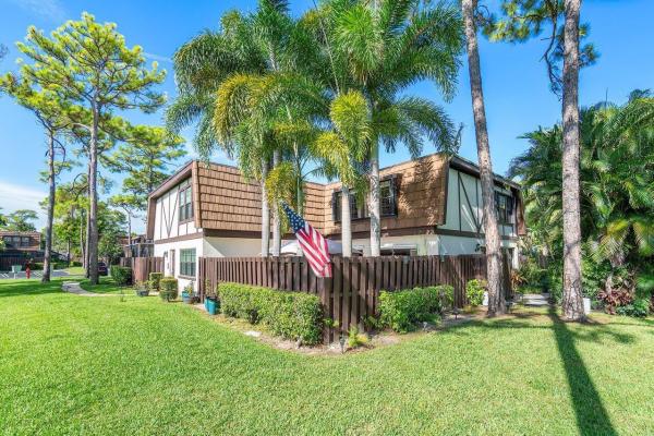 Weybridge Townhomes, 109 Weybridge Cir #A, Royal Palm Beach, Florida 33411, image 1